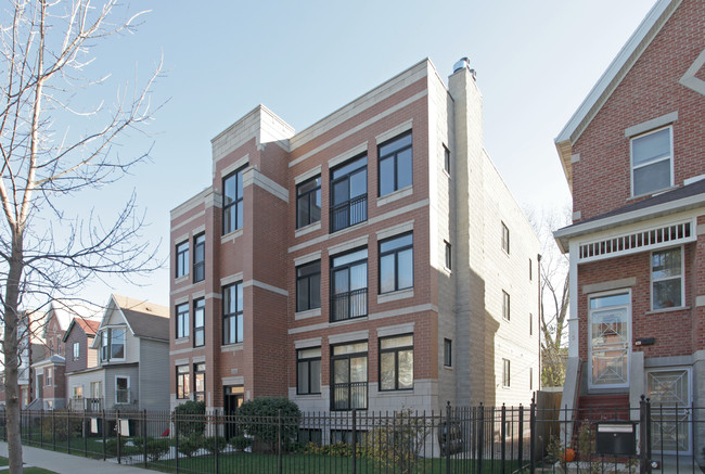 633 E Bowen Ave in Chicago, IL - Foto de edificio - Building Photo