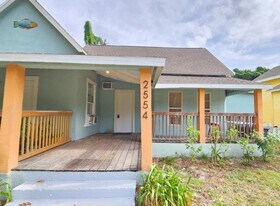 2554 Third St in Ft. Myers, FL - Building Photo