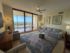 5781 Cape Harbour Dr in Cape Coral, FL - Building Photo - Building Photo