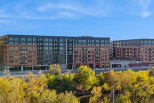The Deveraux in Denver, CO - Building Photo