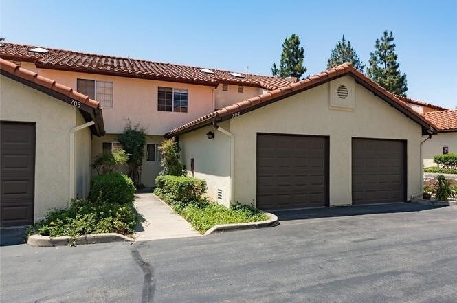 5704 Cam Del Cielo, Unit 704 in Bonsall, CA - Building Photo