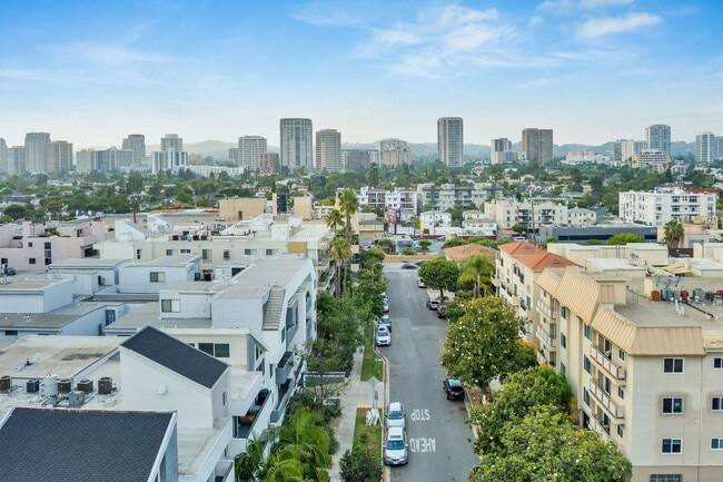 Holmby Street Luxury Investments LLC in Los Angeles, CA - Building Photo - Building Photo