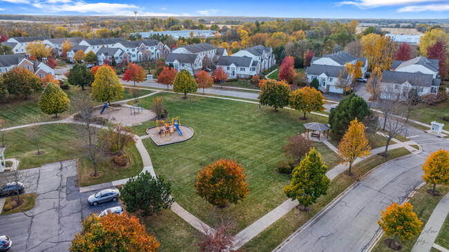 2043 Concord Dr in McHenry, IL - Foto de edificio - Building Photo