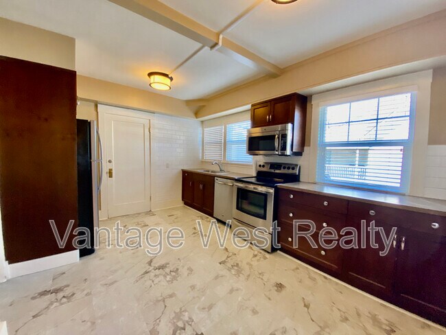 1826 Marshall St in Kelowna, BC - Building Photo - Building Photo
