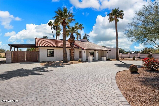 7211 E Sunnyside Dr in Scottsdale, AZ - Foto de edificio - Building Photo