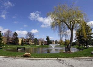 Pleasant Lake Apartments in Parma, OH - Foto de edificio - Other