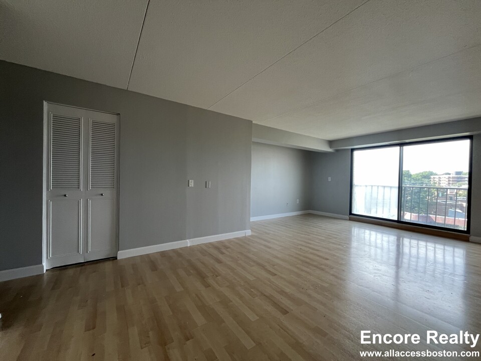 1258 Beacon St, Unit 2 in Brookline, MA - Foto de edificio