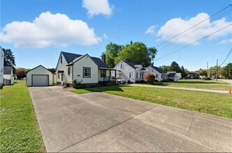 132 33rd St SE in Canton, OH - Foto de edificio - Building Photo