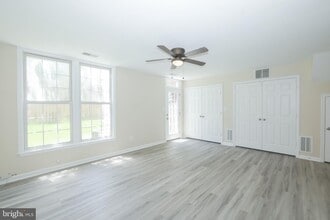 20581 Crestmont Terrace in Sterling, VA - Building Photo - Building Photo