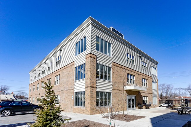 Swayze Court Apartments in Flint, MI - Foto de edificio - Building Photo