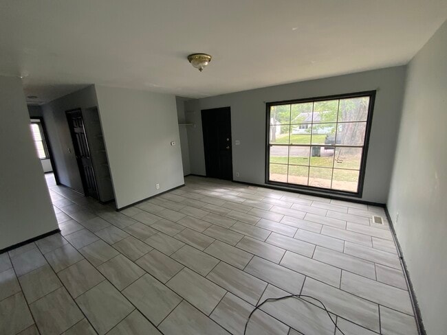 905 Southmoor Dr in Danville, IL - Building Photo - Building Photo