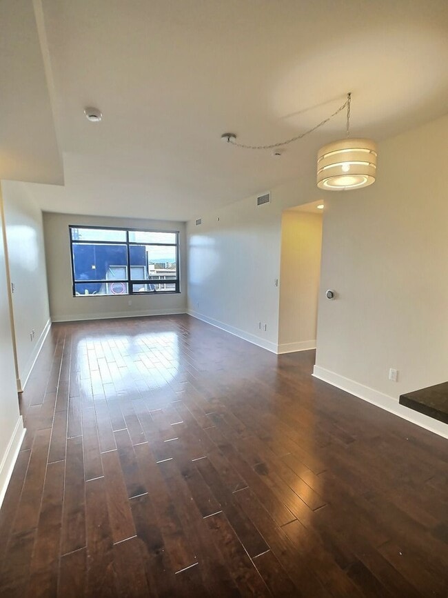 88 E San Fernando St in San Jose, CA - Building Photo - Building Photo