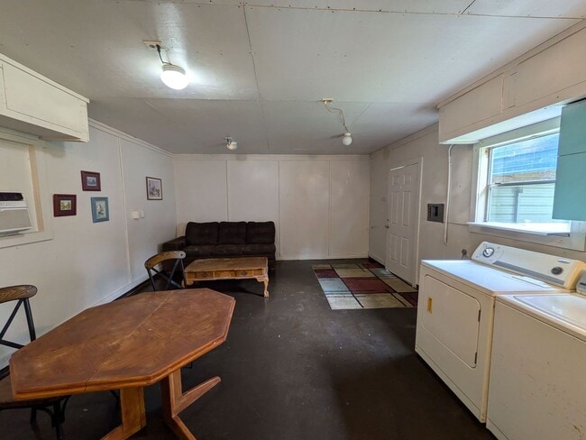 115 Peach St in Vidor, TX - Building Photo - Building Photo