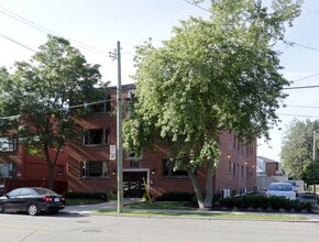 Dakotas in Hamilton, ON - Building Photo - Building Photo