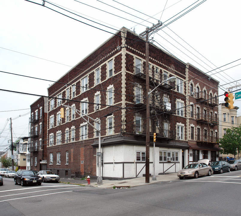 182 Congress St in Jersey City, NJ - Building Photo