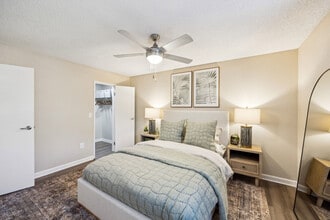 Sherwood Acres in Baton Rouge, LA - Foto de edificio - Building Photo