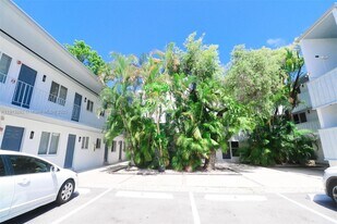 3071 SW 27th Ave in Miami, FL - Building Photo
