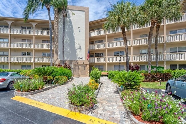 property at 2303 Lucaya Ln