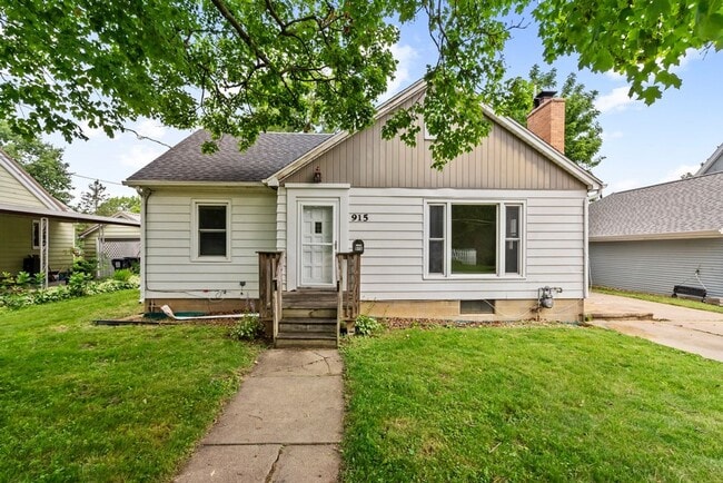 property at 915 W 9th St