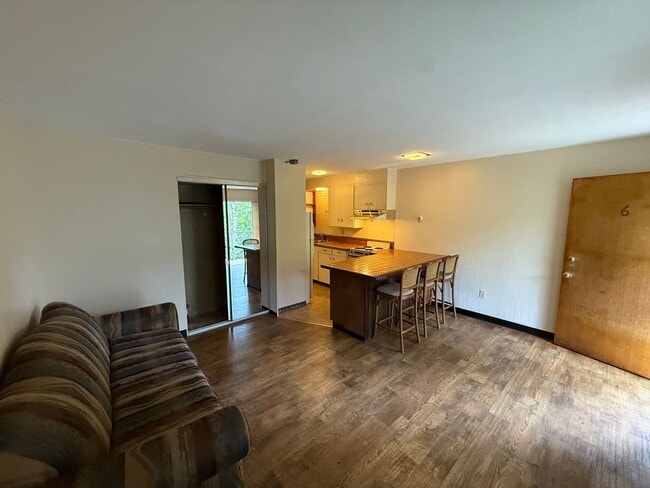 433 E Dowling Rd in Anchorage, AK - Building Photo - Building Photo