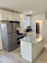 2483 E 89th St, Unit 101 in Cleveland, OH - Building Photo - Building Photo