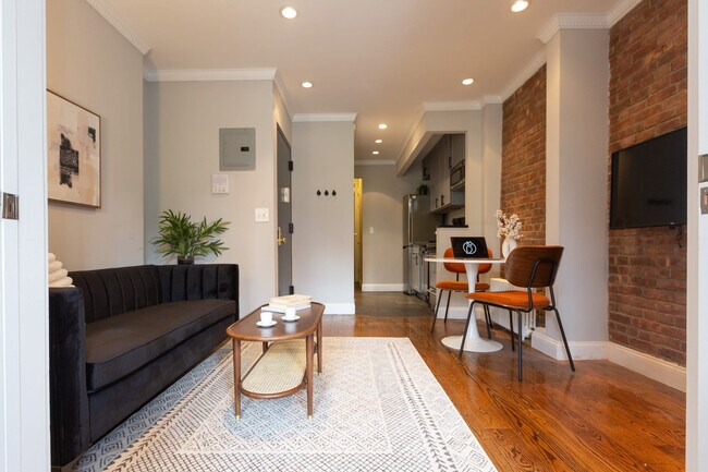 697 10th Ave in New York, NY - Building Photo - Building Photo