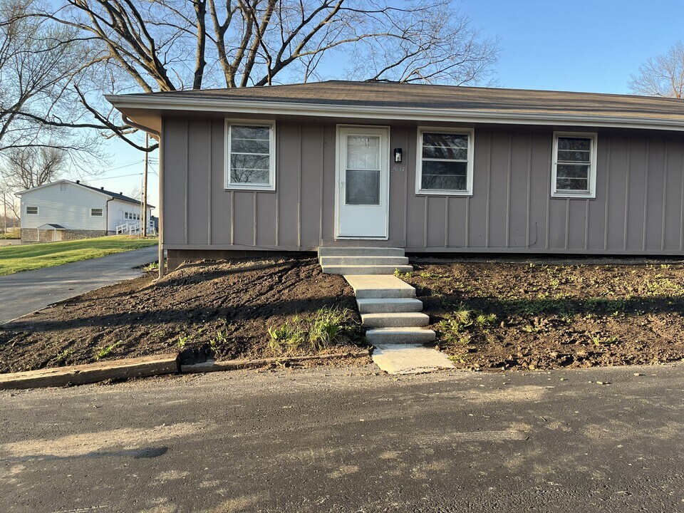 2034 NW 51st St in Northmoor, MO - Building Photo