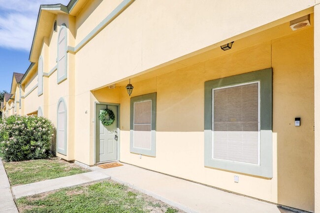 1000 Ranchway Dr in Laredo, TX - Building Photo - Building Photo