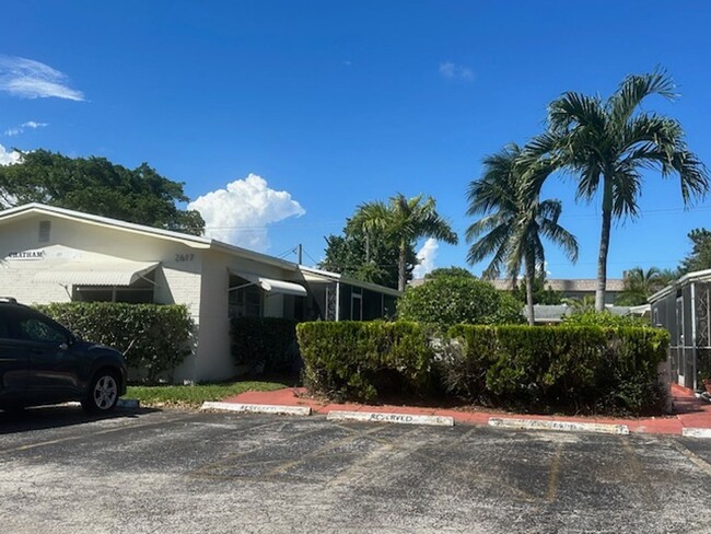 2617 Lincoln St in Hollywood, FL - Foto de edificio - Interior Photo