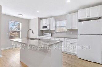 1484 Norman Berry Dr in East Point, GA - Building Photo - Building Photo