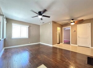 820 Denton St in Denton, TX - Building Photo - Building Photo