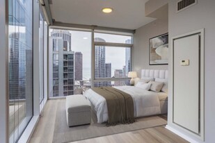 500 N St Clair St in Chicago, IL - Building Photo