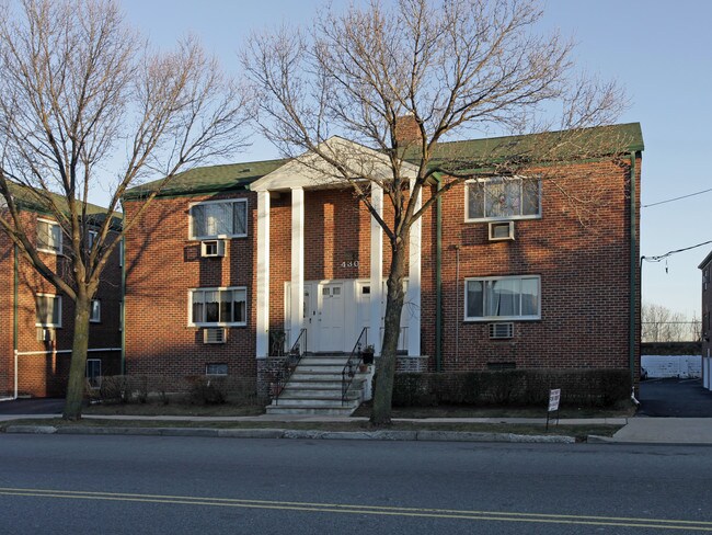 430 Ridge Rd in Lyndhurst, NJ - Foto de edificio - Building Photo