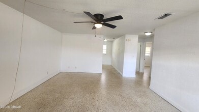 1750 S Palmetto Ave in South Daytona, FL - Building Photo - Building Photo