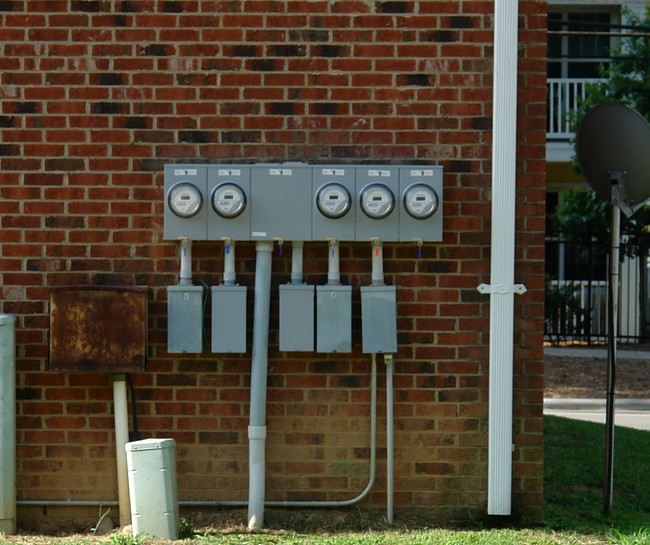 581 E Lenoir St in Raleigh, NC - Building Photo - Building Photo