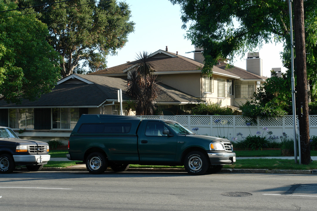 1721 Chapala St in Santa Barbara, CA - Building Photo