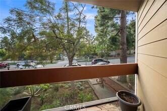 750 S Bundy Dr in Los Angeles, CA - Building Photo - Building Photo