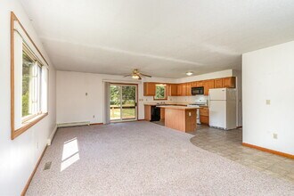 47 E Mustang Ln in Sanford, MI - Building Photo - Building Photo