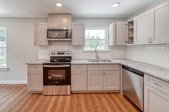 8125 Eastover St in Houston, TX - Building Photo - Building Photo