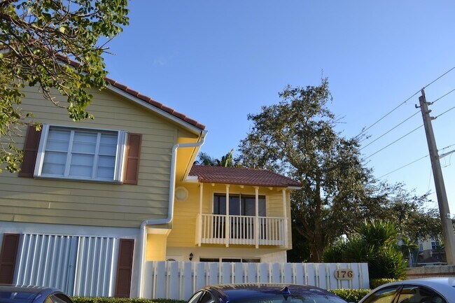176 Seabreeze Cir in Jupiter, FL - Foto de edificio - Building Photo