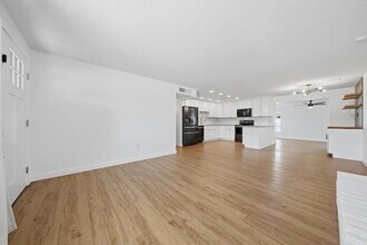 3540 E Voltaire Dr in Phoenix, AZ - Building Photo - Building Photo