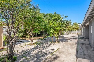 115 S Gilbert St in Anaheim, CA - Building Photo