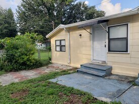 3900 55th Ave N, Unit one half in St. Petersburg, FL - Building Photo