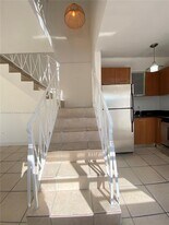 421 NE 68th St in Miami, FL - Building Photo