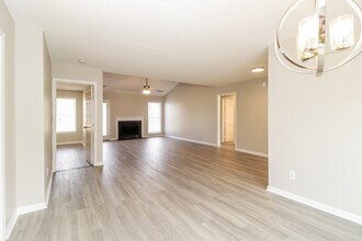 4409 Pleasant Valley Rd in Greensboro, NC - Building Photo - Building Photo