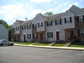 Pennwick Townhomes in Lancaster, PA - Building Photo - Building Photo