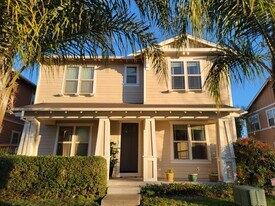 469 Hawk Dr in Petaluma, CA - Building Photo