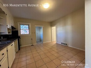 806 Marentette Ave in Windsor, ON - Building Photo - Building Photo