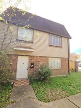 8379 La Roche Ln in Houston, TX - Building Photo - Building Photo