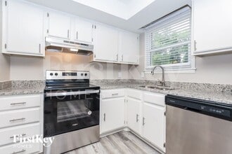 704 Berkshire Dr in Old Hickory, TN - Foto de edificio - Building Photo